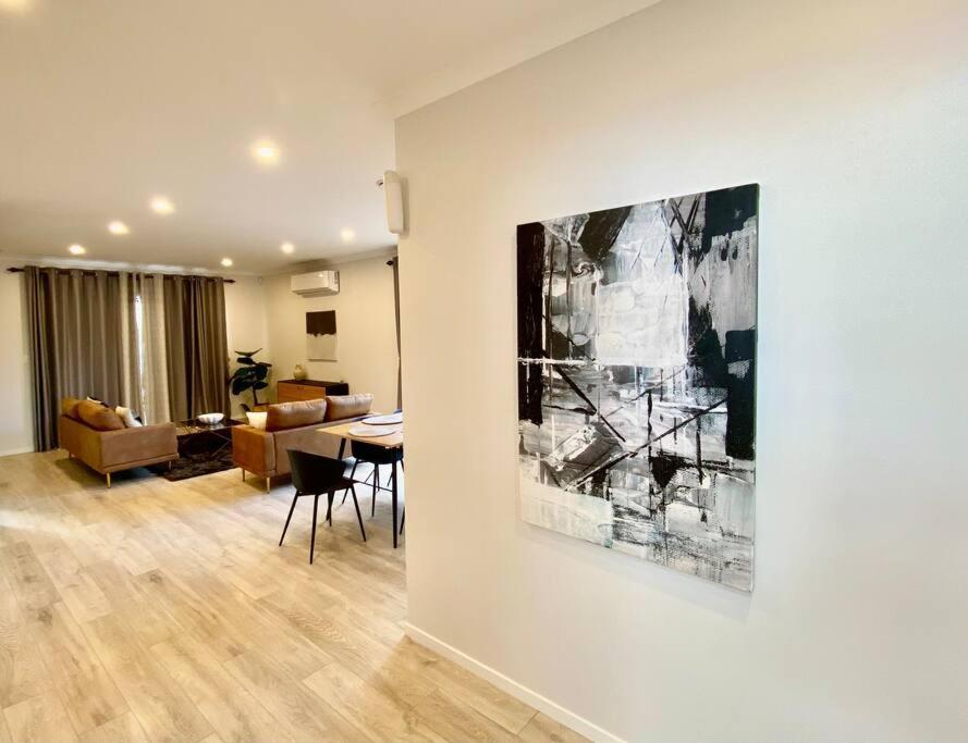 Morden Spacious New House Hamilton Exterior foto