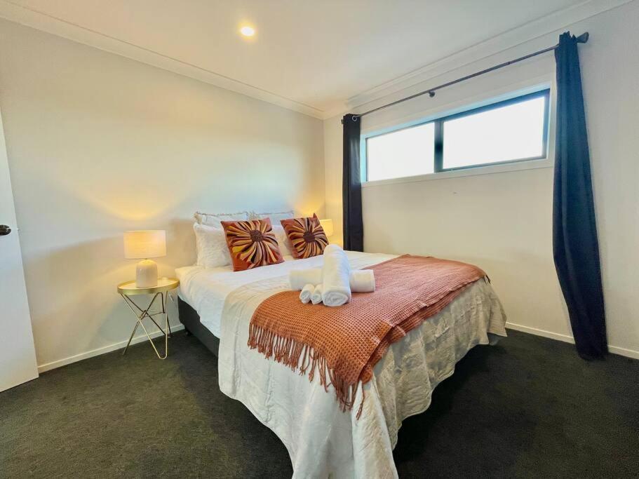 Morden Spacious New House Hamilton Exterior foto