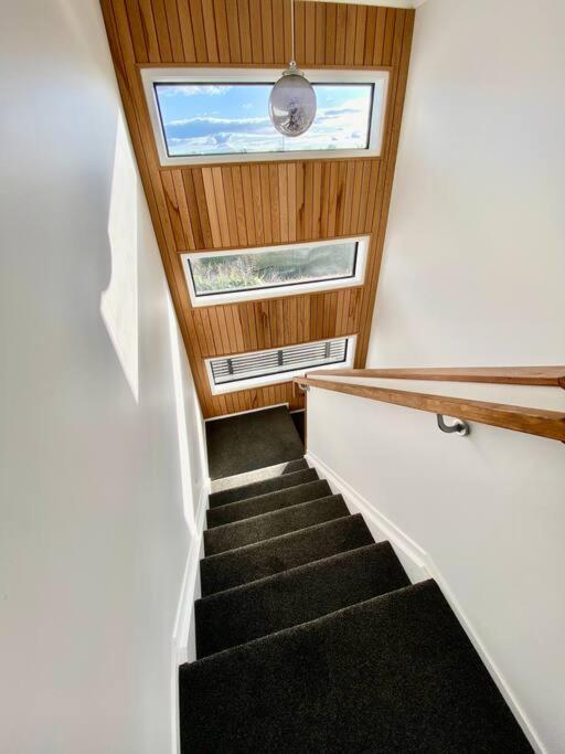 Morden Spacious New House Hamilton Exterior foto